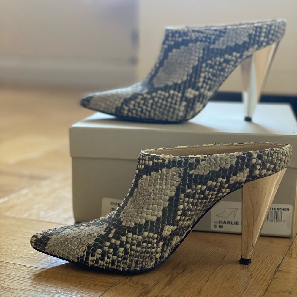 Marc fisher Harlie -snake silver heel mule